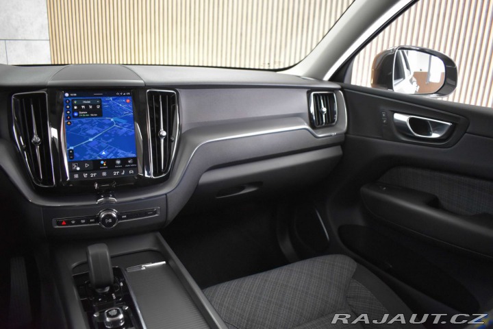 Volvo XC60 B4 CORE*REZERVACE* 2023
