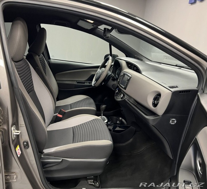 Toyota Yaris 1.5 AT SELECTION 2017