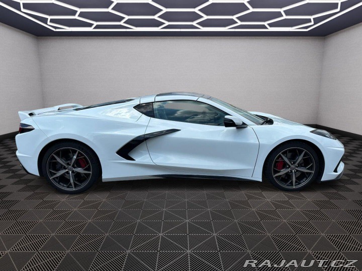 Chevrolet Corvette C8 Stingray 6.2 V8 354kW 2022