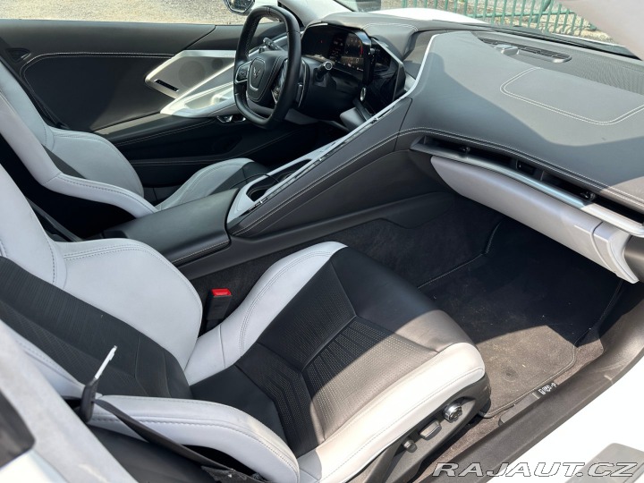 Chevrolet Corvette C8 Stingray 6.2 V8 354kW 2022