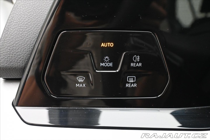 Volkswagen Golf 2,0 TDI 110 kW Life Záruk 2022