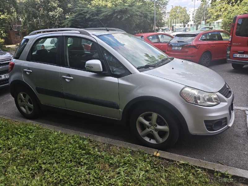 Suzuki SX4 1,6 105742 km,STŘÍBRNÁ