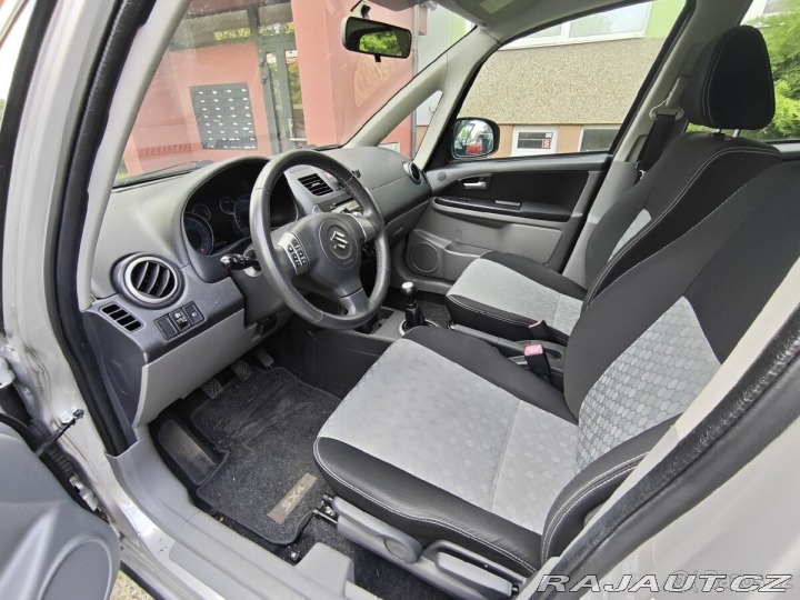 Suzuki SX4 1,6 105742 km,STŘÍBRNÁ 1800