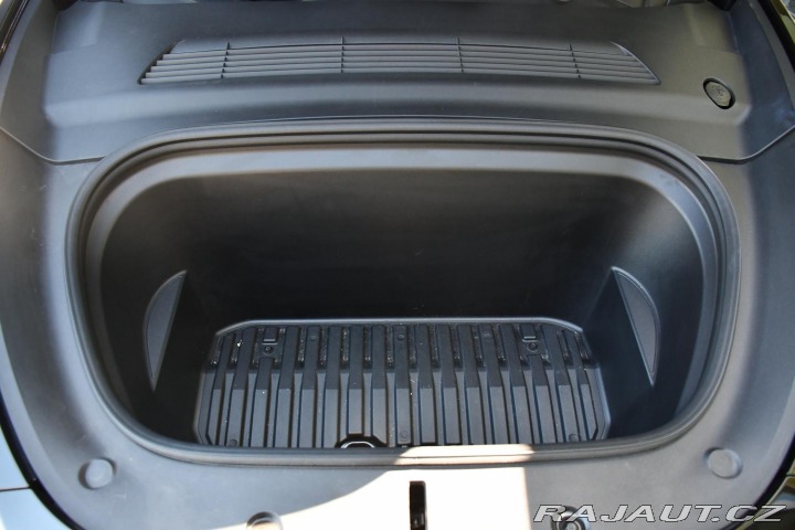 Tesla Model Y REZERVACE 2022