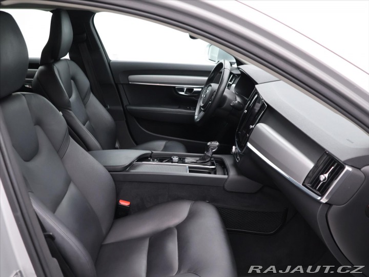 Volvo V90 2,0 T5 184kW Momentum CZ 2019