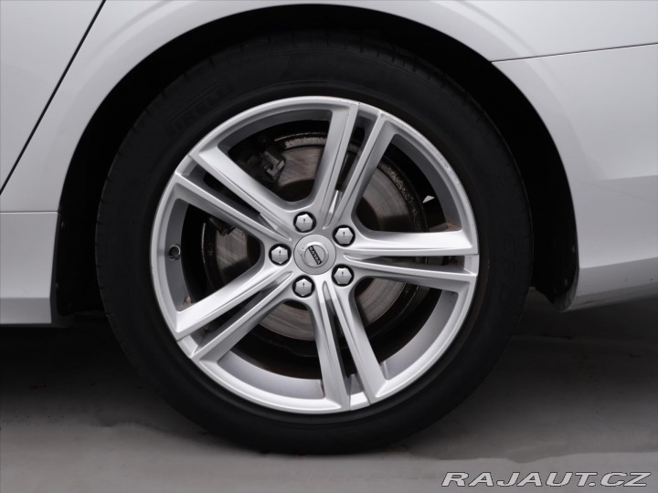 Volvo V90 2,0 T5 184kW Momentum CZ 2019