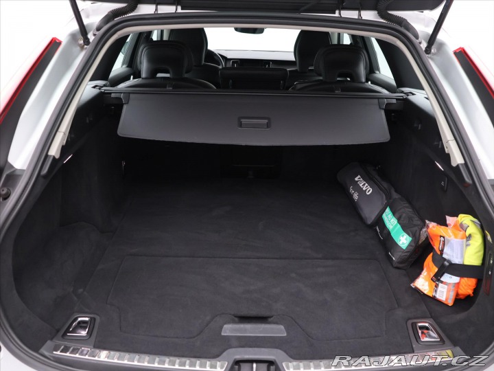 Volvo V90 2,0 T5 184kW Momentum CZ 2019