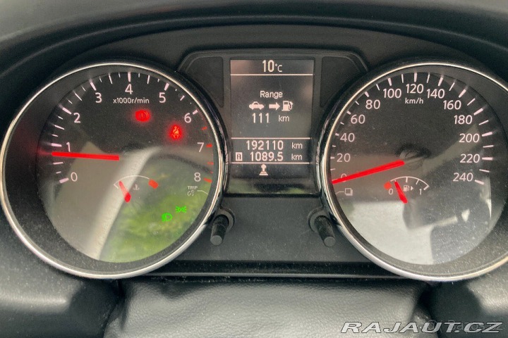 Nissan Qashqai STK 12/2027 + SADA DISKŮ/ 1800