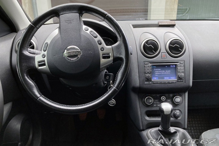Nissan Qashqai STK 12/2027 + SADA DISKŮ/ 1800
