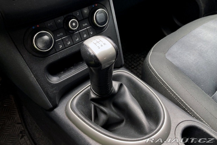 Nissan Qashqai STK 12/2027 + SADA DISKŮ/ 1800