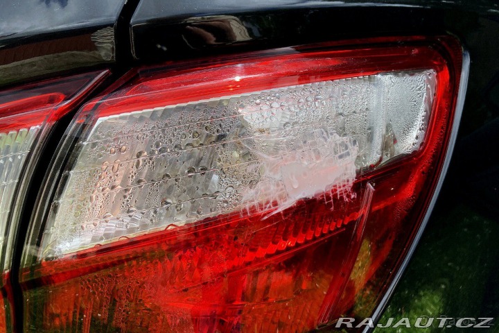 Nissan Qashqai STK 12/2027 + SADA DISKŮ/ 1800
