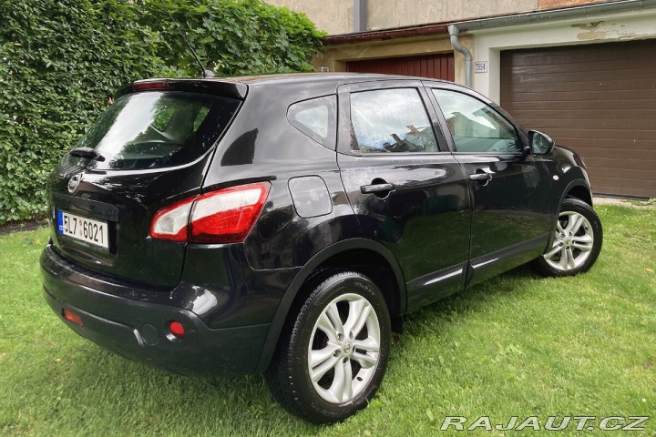 Nissan Qashqai STK 12/2027 + SADA DISKŮ/ 1800