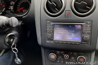 Nissan Qashqai STK 12/2027 + SADA DISKŮ/ 1800