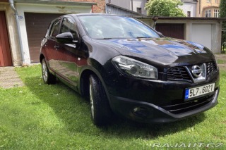 Nissan Qashqai STK 12/2027 + SADA DISKŮ/ 1800