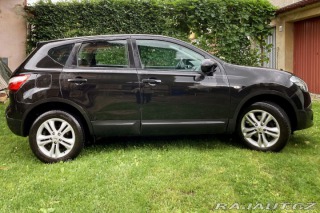 Nissan Qashqai STK 12/2027 + SADA DISKŮ/ 1800