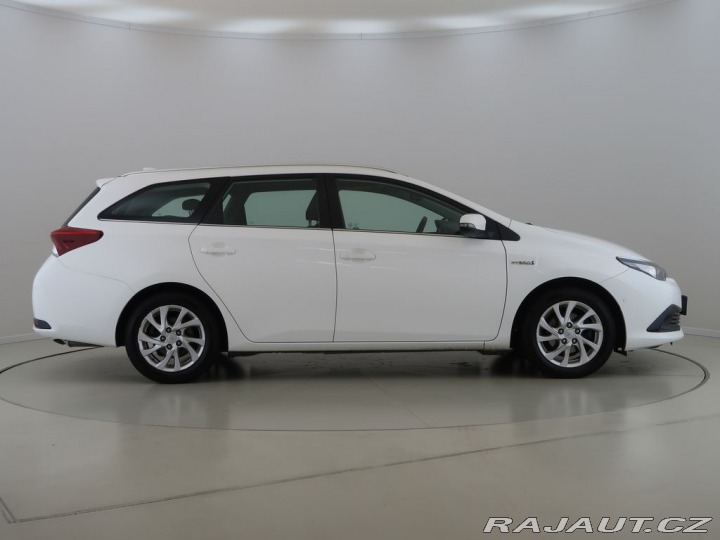 Toyota Auris 1.8,Hybrid,e-CVT,ActiveTr 2018