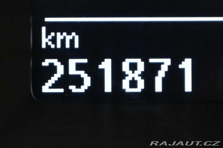 Volkswagen Touran 2,0 TDI 103kW DSG 7 míst 2013