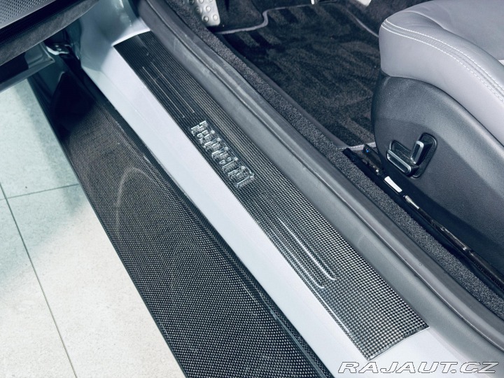 Ferrari Roma FULL CARBON MAX VÝB ZÁRUK 2021