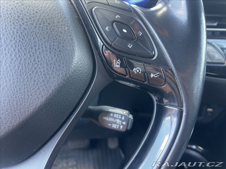 Toyota C-HR 1,8 i 72kw Hybrid e-CVT 2017