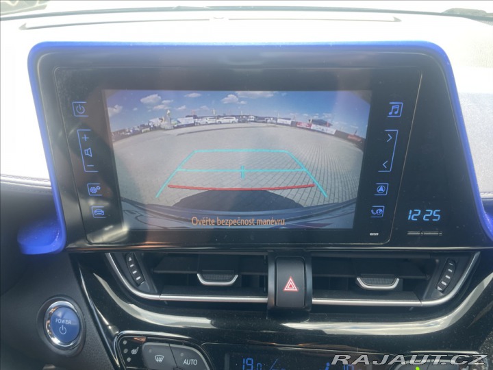 Toyota C-HR 1,8 i 73kw Hybrid e-CVT 2017