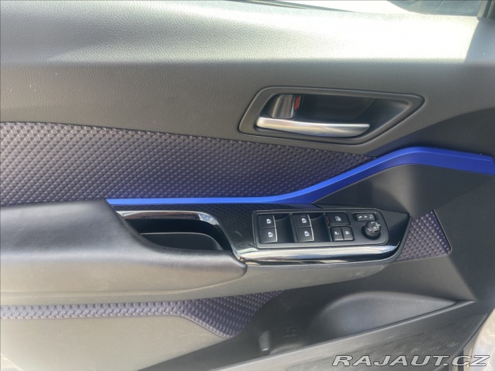 Toyota C-HR 1,8 i 72kw Hybrid e-CVT 2017
