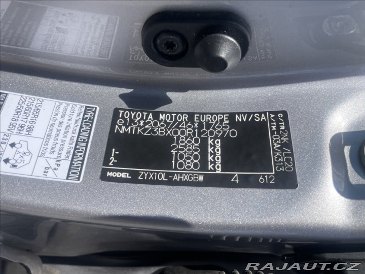 Toyota C-HR 1,8 i 73kw Hybrid e-CVT 2017