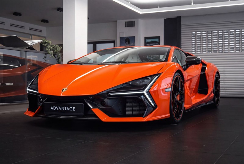 Lamborghini Revuelto 