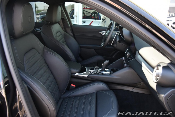Alfa Romeo Giulia 2,0 VELOCE 16V 206kW AT8- 2024