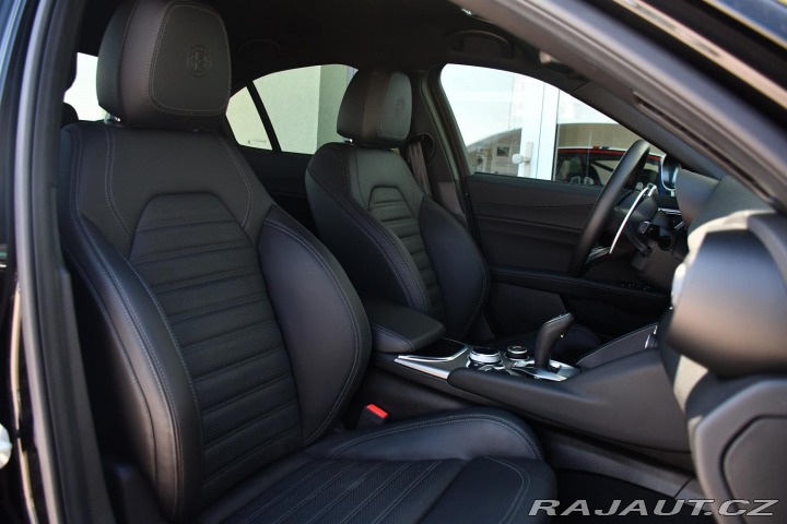Alfa Romeo Giulia 2,0 VELOCE 16V 206kW AT8- 2024