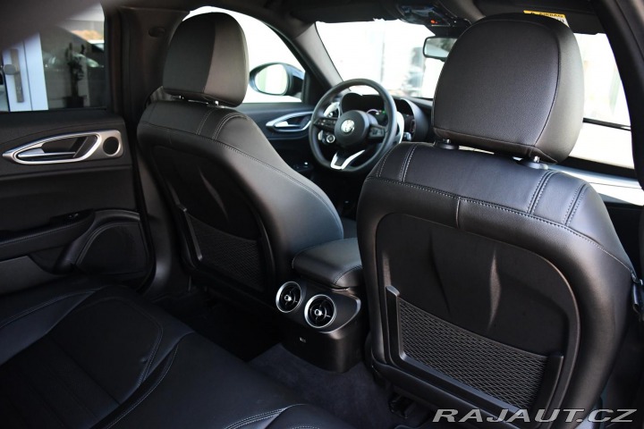 Alfa Romeo Giulia 2,0 VELOCE 16V 206kW AT8- 2024