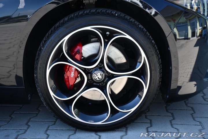 Alfa Romeo Giulia 2,0 VELOCE 16V 206kW AT8- 2024