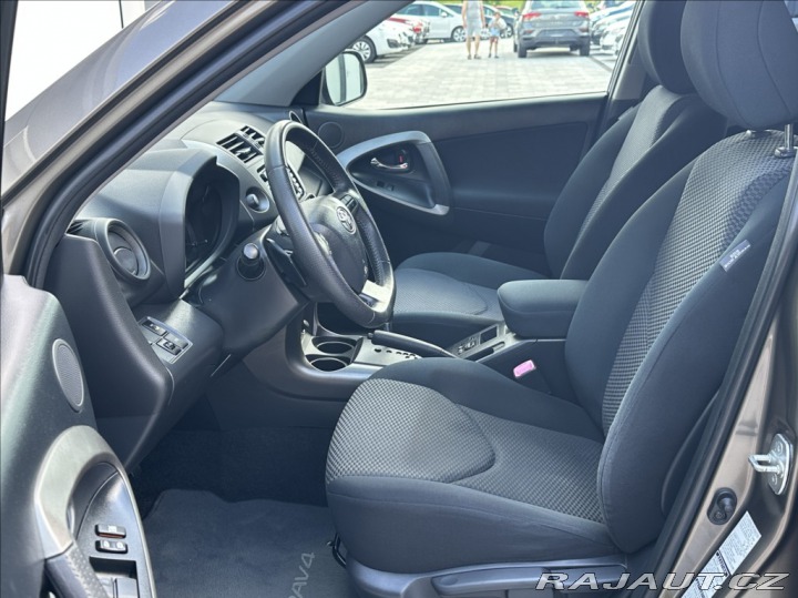 Toyota RAV4 2,0 158PS  Life A/T 4x4 2010