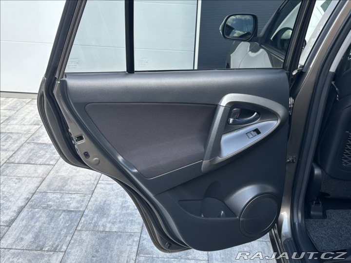 Toyota RAV4 2,0 158PS  Life A/T 4x4 2010
