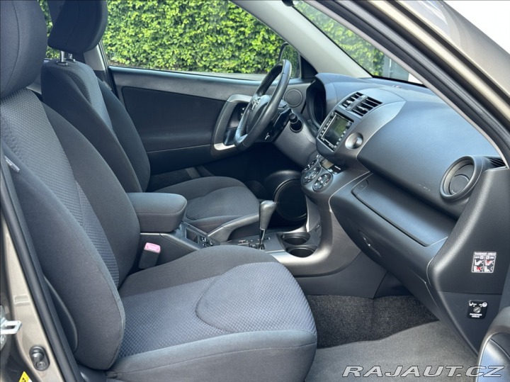 Toyota RAV4 2,0 158PS  Life A/T 4x4 2010