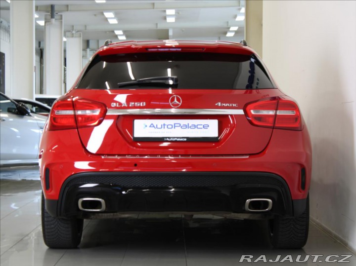 Mercedes-Benz GLA 2,0 250 4M AMG paket Kam. 2015