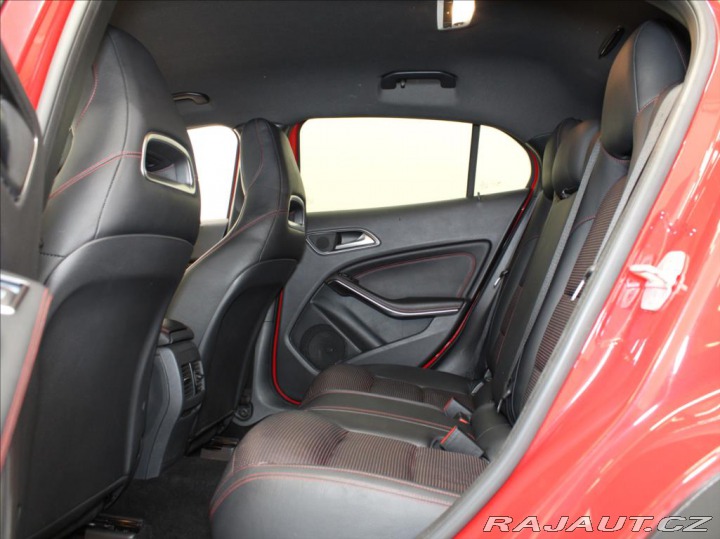 Mercedes-Benz GLA 2,0 250 4M AMG paket Kam. 2015