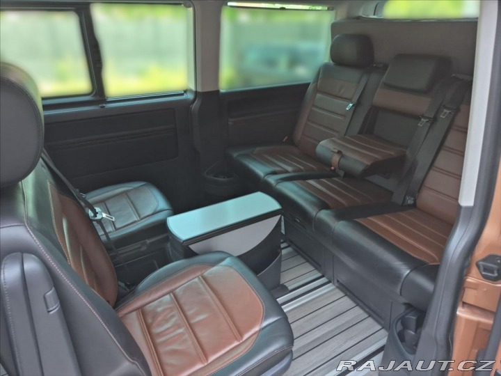 Volkswagen Multivan 2,0 TDi HIGHLINE 4MOTION 2020