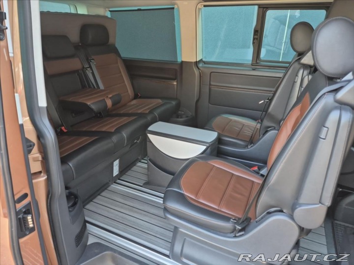 Volkswagen Multivan 2,0 TDi HIGHLINE 4MOTION 2020