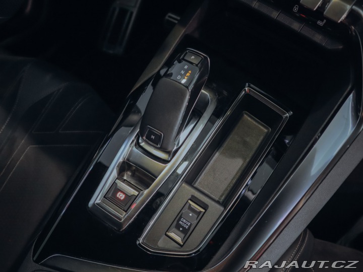 Peugeot 5008 1.6 PureTech - REZERVACE 2021