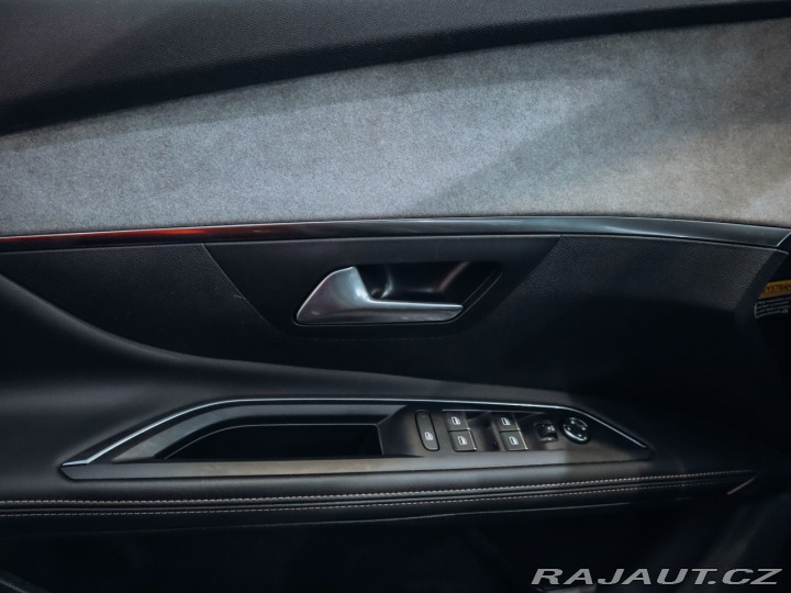 Peugeot 5008 1.6 PureTech - REZERVACE 2021