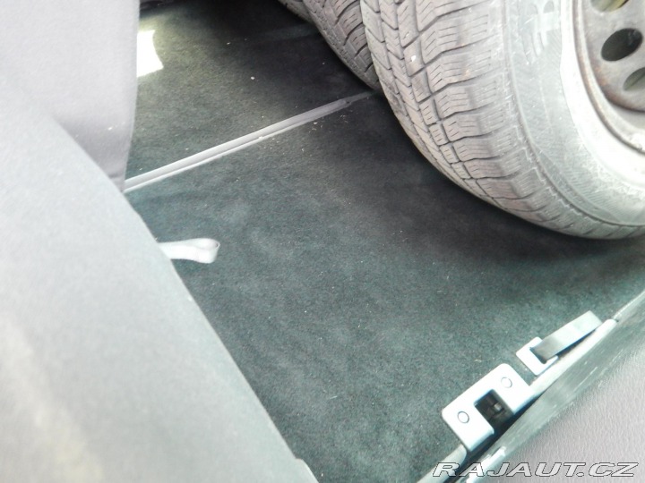 Volkswagen Touran 1.9 TDI, 7 MÍST, TAŽNÉ 2006