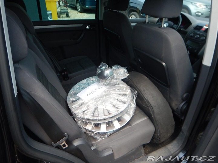 Volkswagen Touran 1.9 TDI, 7 MÍST, TAŽNÉ 2006