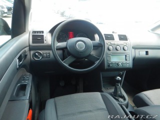 Volkswagen Touran 1.9 TDI, 7 MÍST, TAŽNÉ 2006