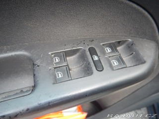Volkswagen Touran 1.9 TDI, 7 MÍST, TAŽNÉ 2006