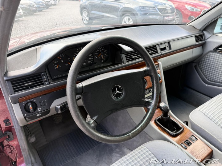 Mercedes-Benz 124 300 D 83kW ČR 1991