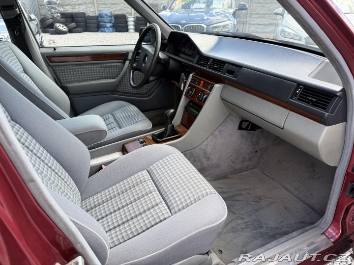 Mercedes-Benz 124 300 D 83kW ČR 1991