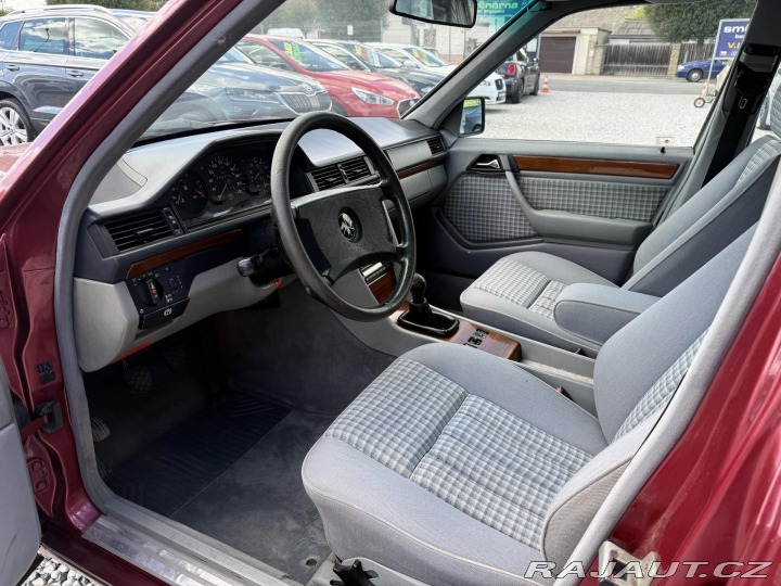 Mercedes-Benz 124 300 D 83kW ČR 1991