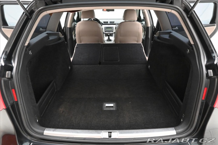 Volkswagen Passat 2,0 103kW NOVÁ STK 4/28 2010