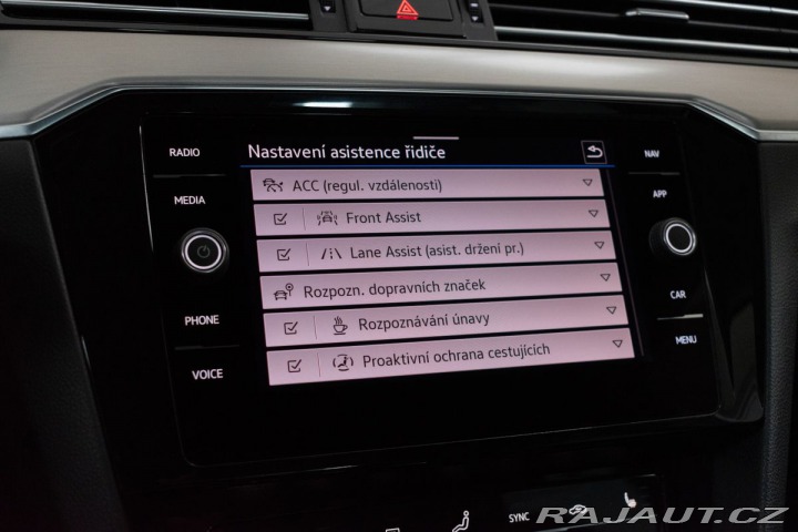 Volkswagen Passat 1.5 TSI REZERVACE 2021