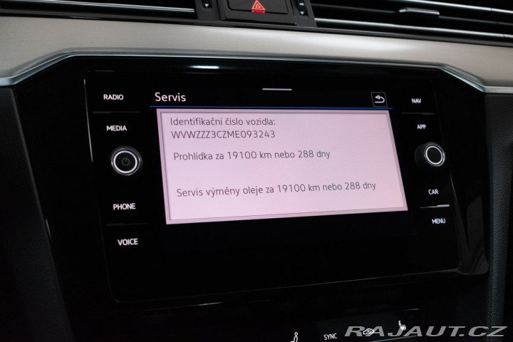 Volkswagen Passat 1.5 TSI REZERVACE 2021
